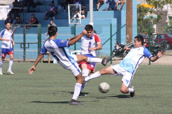 Mavir-Prefabricados Xomir y ORPB empatan a cuatro tantos en la Unidad Deportiva Toledo Corro.