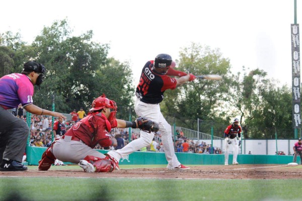 Bravos de León se porta feroz ante Diablos Rojos