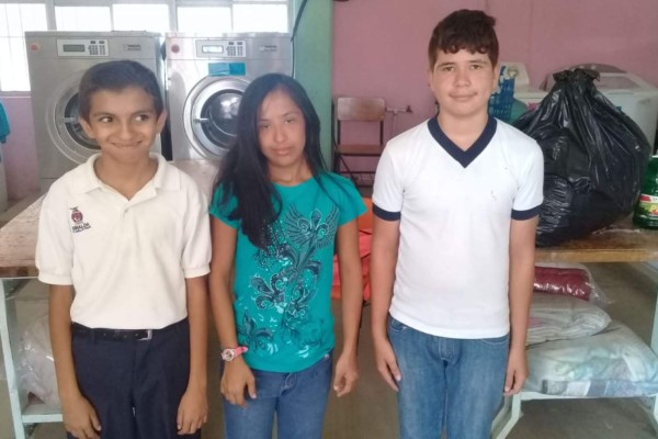 José Ángel Ceja Villagrana, Alejandra Ochoa Torres y Daniel Gilberto Osuna Patiño, tres de los cuatro estudiantes que buscan concursar.