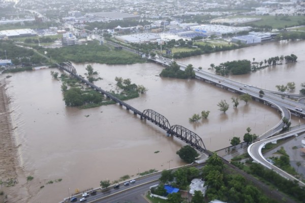 Lluvias afectaron 870 kilómetros de carreteras y caminos en Sinaloa
