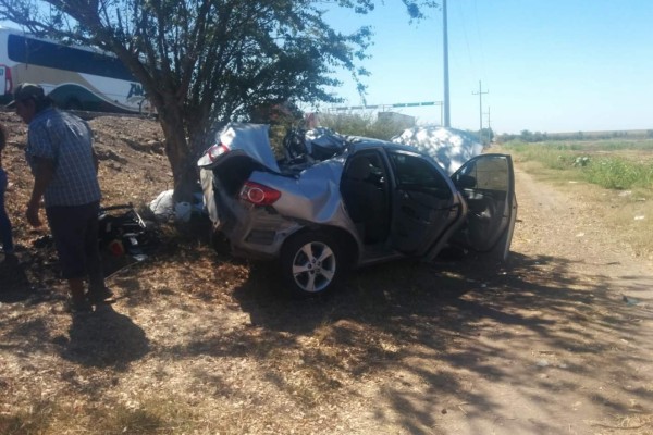 Familia resulta lesionada en volcadura en la autopista Benito Juárez, en Culiacán