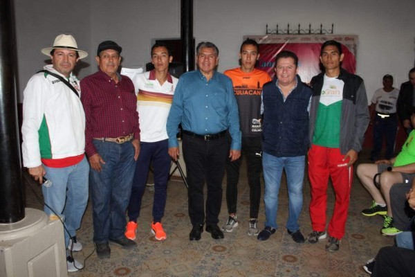 Los ganadores de la rama varonil.