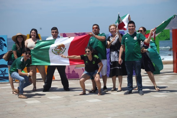 Celebran mazatlecos victoria de México de 2-1 sobre Corea del Sur