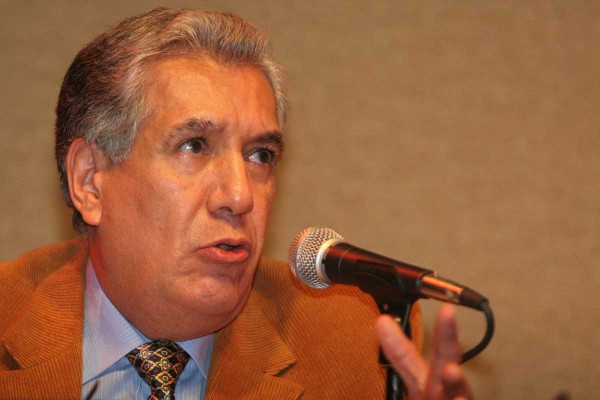 Muere el escritor René Avilés Fabila