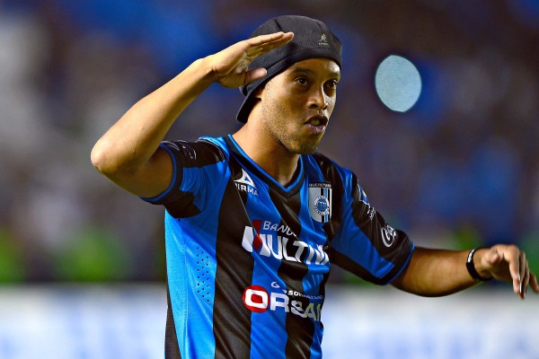 Ronaldinho, quien ahora está encarcelado, cumple este sábado 40 años de edad.