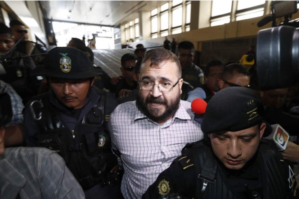 PGR confirma que Javier Duarte podrá salir en tres años