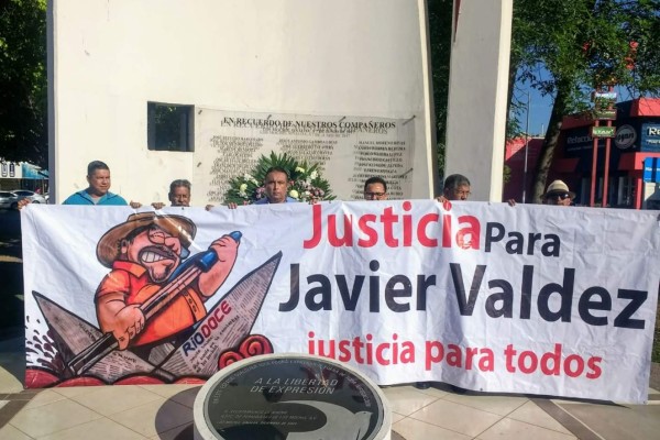 Exigen periodistas respuestas por asesinato de Javier Valdez