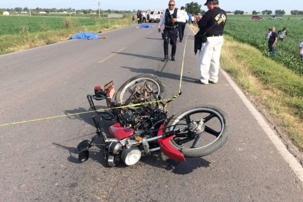 Muere pareja de motociclistas atropellados por vehículo, en Navolato