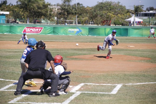 Muralla y Liga Mazatlán inician con pie derecho en Campeonato de Beisbol Eduardo Arce Becerra