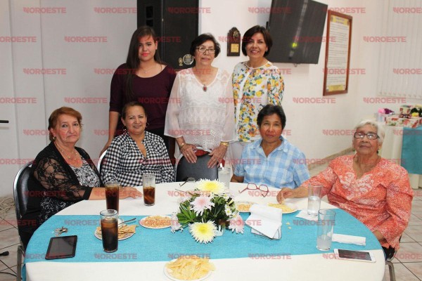 Lupita Cañedo de Durán da gracias a Dios y preside festejo en su día