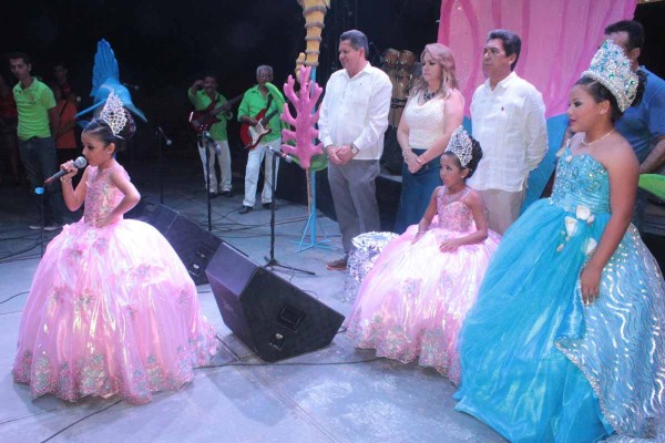 Coronan a Mariana y Brissa como nuevas reinas infantiles