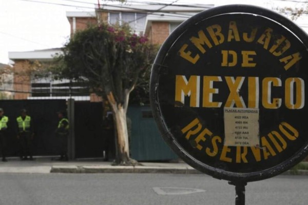 El Presidente advierte que no se entregará a los ex funcionarios de Evo asilados en la Embajada