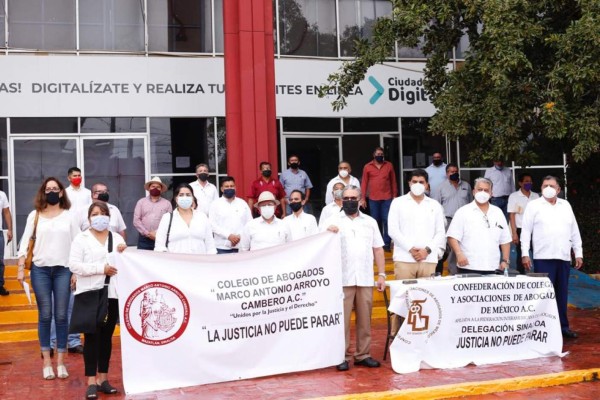 Abogados de Mazatlán exigen en manifestación estatal reapertura de los juzgados el lunes próximo