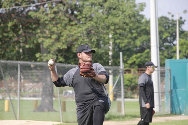 León y Lara, las novedades en el campamento de Tomateros de Culiacán