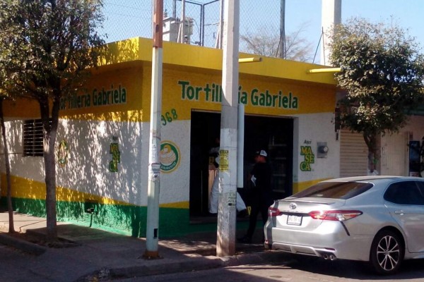 Asesinan a balazos a joven en una tortillería de Culiacán