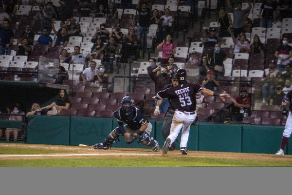 Liga Mexicana del Pacífico veta a dos aficionados por romper los protocolos de salud en estadio de Tomateros