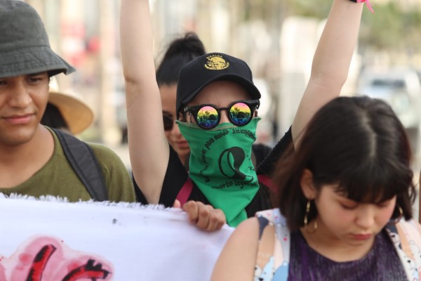 En Mazatlán, mujeres marchan contra la violencia de género