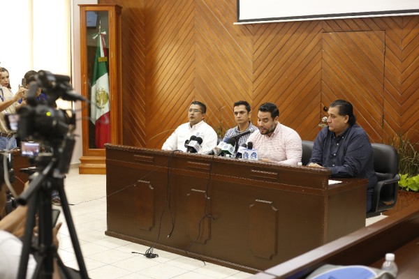 Ayuntamiento evidencia ausencia de Protección Civil estatal en obra de Camino al Mar