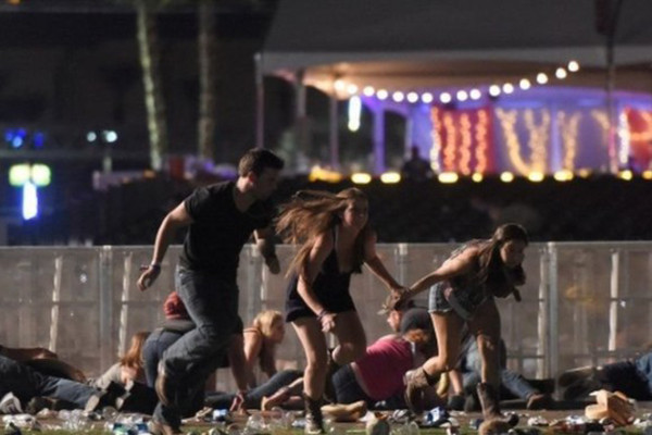 Apaga masacre la ‘luz’ de Las Vegas: 59 personas mueren en tiroteo
