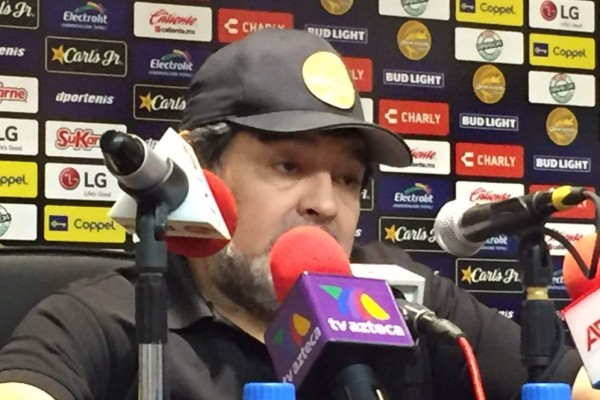 Maradona amenaza con dejar a los Dorados de Sinaloa por supuestos errores arbitrales