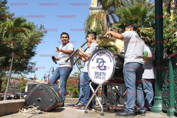 Vibra Plazuela República al son de la banda sinaloense