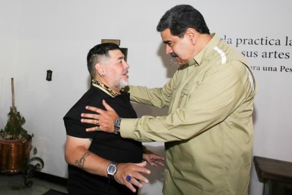 Le ofrecen a Maradona dirigir a la selección de Venezuela