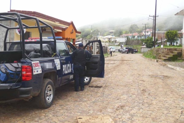 Hay al menos 800 familias desplazadas en Sinaloa