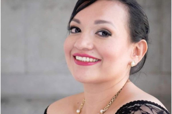La soprano culiacanense Carolina Wong se sumará a la OSSLA este jueves.