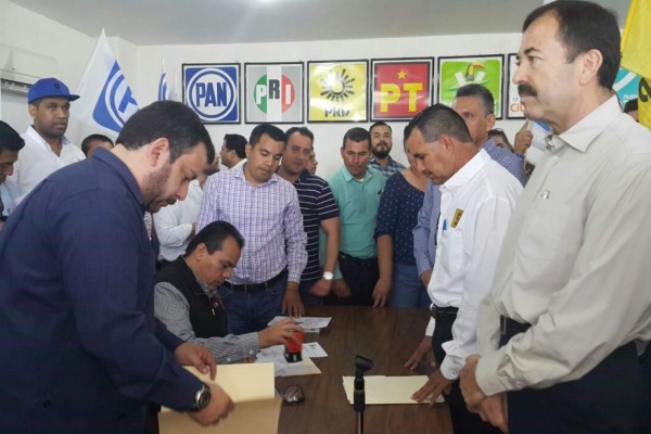 Se registra Adolfo Rojo Montoya en el INE como candidato a Diputado Federal por el 03 distrito