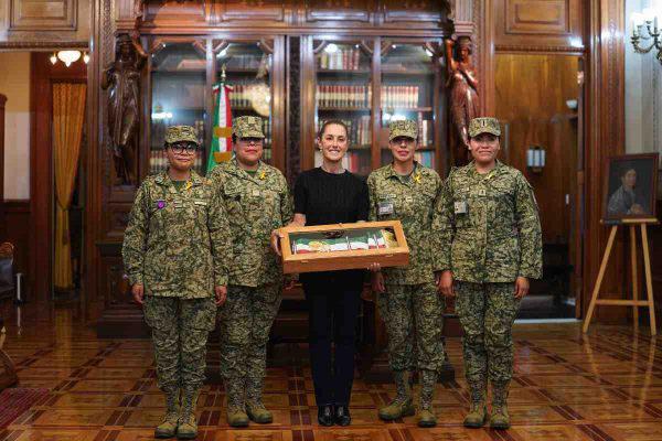 $!Fotos: así se confeccionó la banda presidencial que Sheinbaum usará en su primer Grito de Independencia