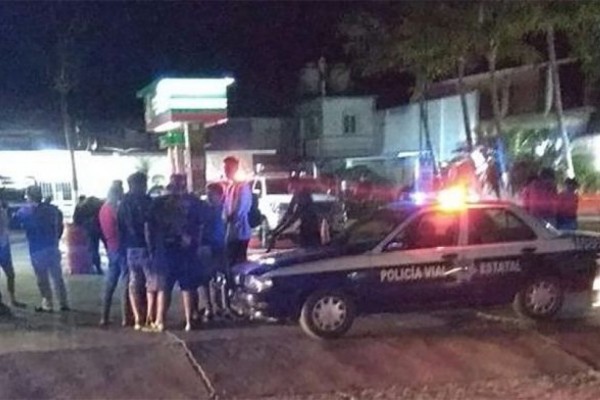 Asesinan a ex alcalde oaxaqueño mientras cargaba gasolina