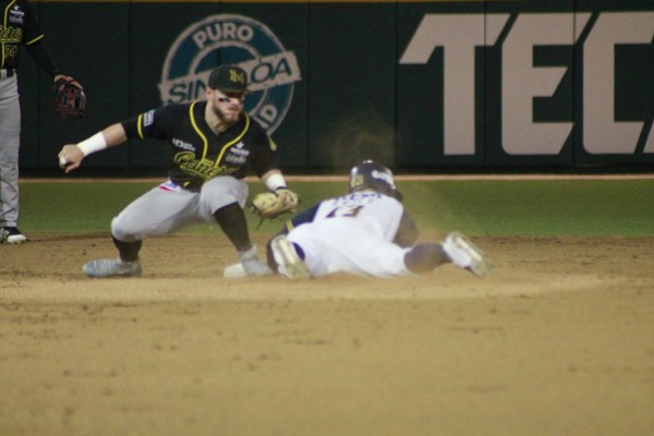 Algodoneros de Guasave y Cañeros de Los Mochis brindaron un juego bastante disputado.