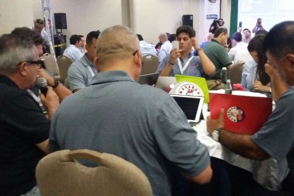 Directivos de Venados de Mazatlán durante el draft en Los Mochis.