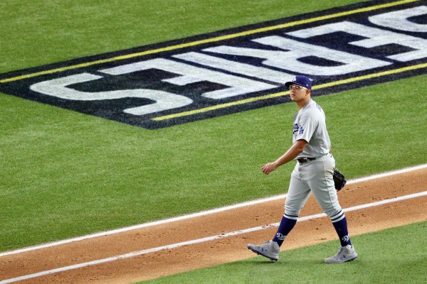 Julio Urías dejó el juego ganado por los Dodgers, que al final, perdieron.