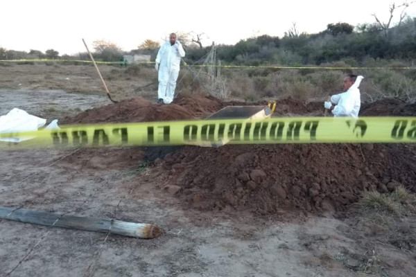 Hallan restos humanos y hasta cámaras de videovigilancia en fosas clandestinas en Navolato
