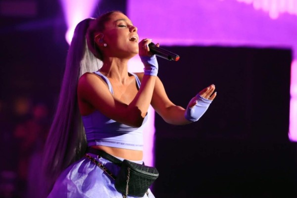Ariana Grande anuncia el disco Sweetener y canta en vivo