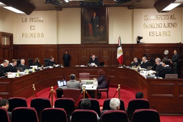 SCJN suspende recorte salarial propuesto por AMLO