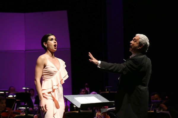 Karla Álvarez, Reina del Carnaval de Mazatlán 2012, triunfa en la ópera