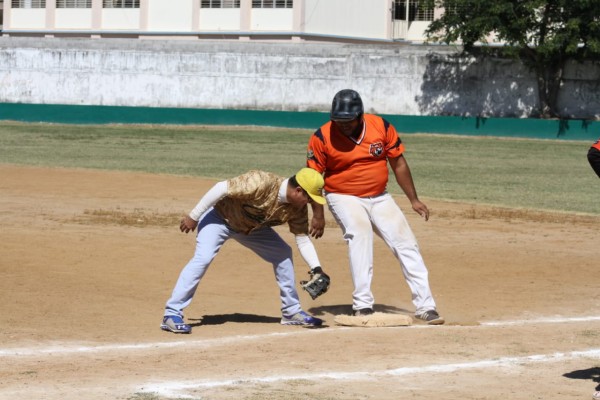Cactus-Faciso y Facimar se dan hasta con la cubeta en el beisbol Intersindical