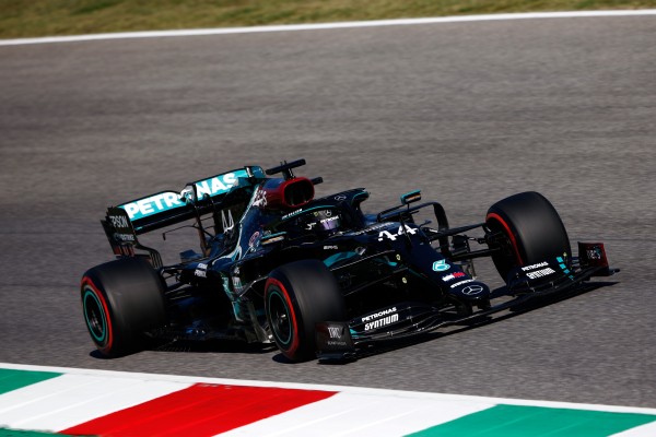 Lewis Hamilton saldrá primero en GP de la Toscana; Checo Pérez lo hará en séptimo