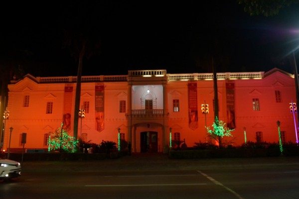 Contra la violencia hacia las mujeres, el Palacio Municipal de Culiacán se pinta de naranja