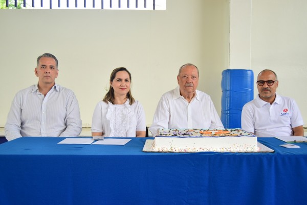 Alberto Rodríguez Rochín, Martha Espinoza de Roiz, Jorge Lomelí y Américo Ríos Checa presidieron el evento.
