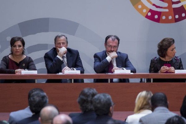 Peña está en jaque. La Fiscalía le tiró dos piezas (Robles y Lozoya) y va por alfiles: Videgaray y Meade