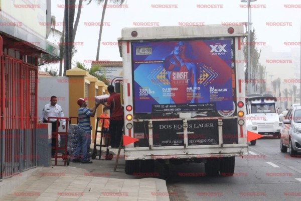 Meten camión cervecero en sentido contrario en el malecón y lo infraccionan