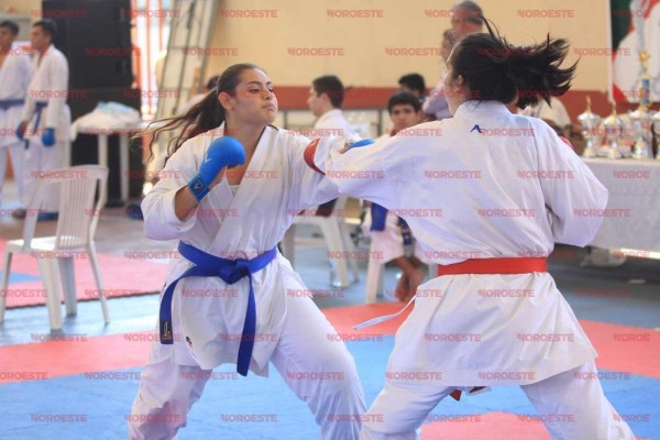 Se cuelga Arantxa Moreno el bronce en Nacional de Karate