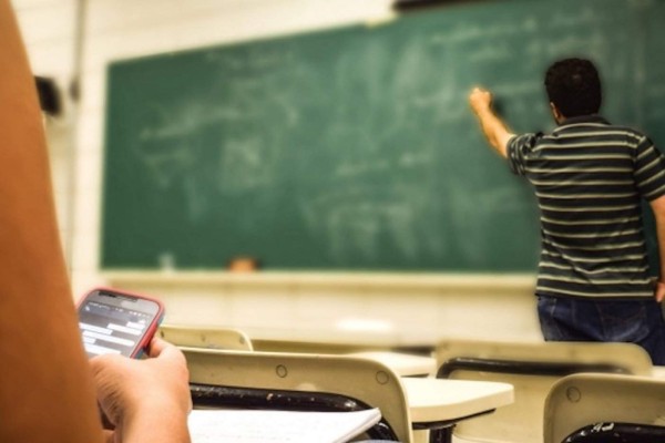 Especialistas alertan que las clases en línea generan mucho estrés... ¡a los maestros!
