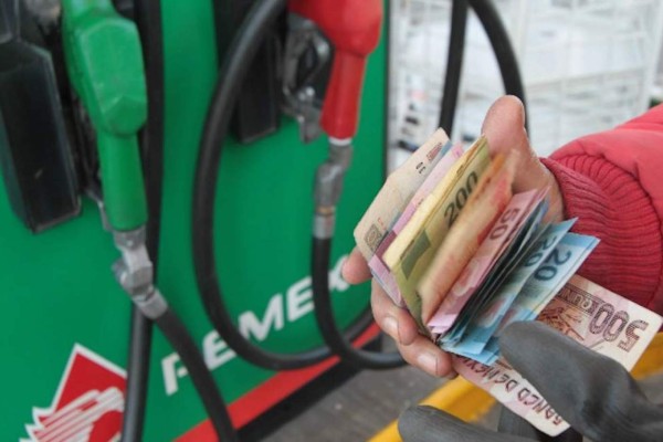 Establecerán precio fijo para el combustible para evitar gasolinazos