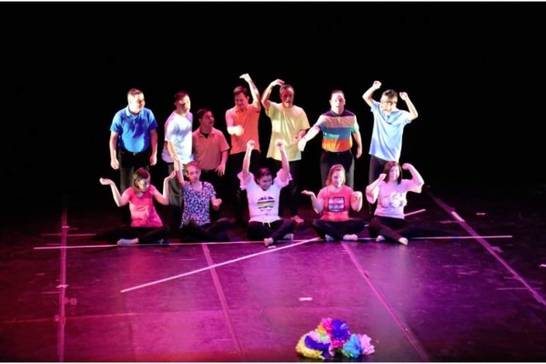 Niños y jóvenes dan muestra de su talento a través de distintas manifestaciones artísticas.