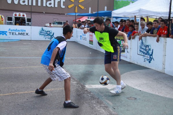 El futbol de salón es uno de los deportes a promover.