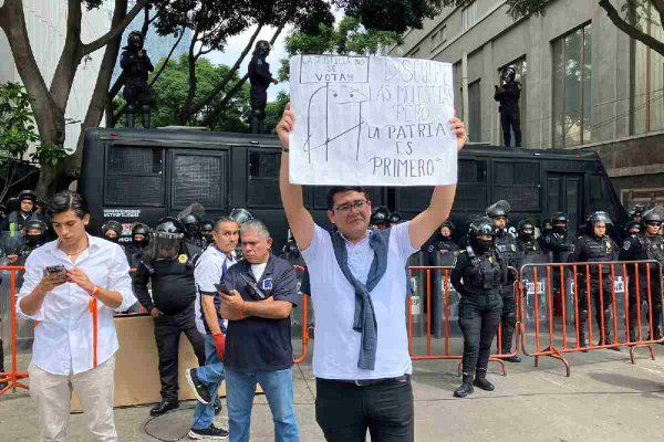 Estudiantes de derecho protestan en CDMX contra reforma judicial